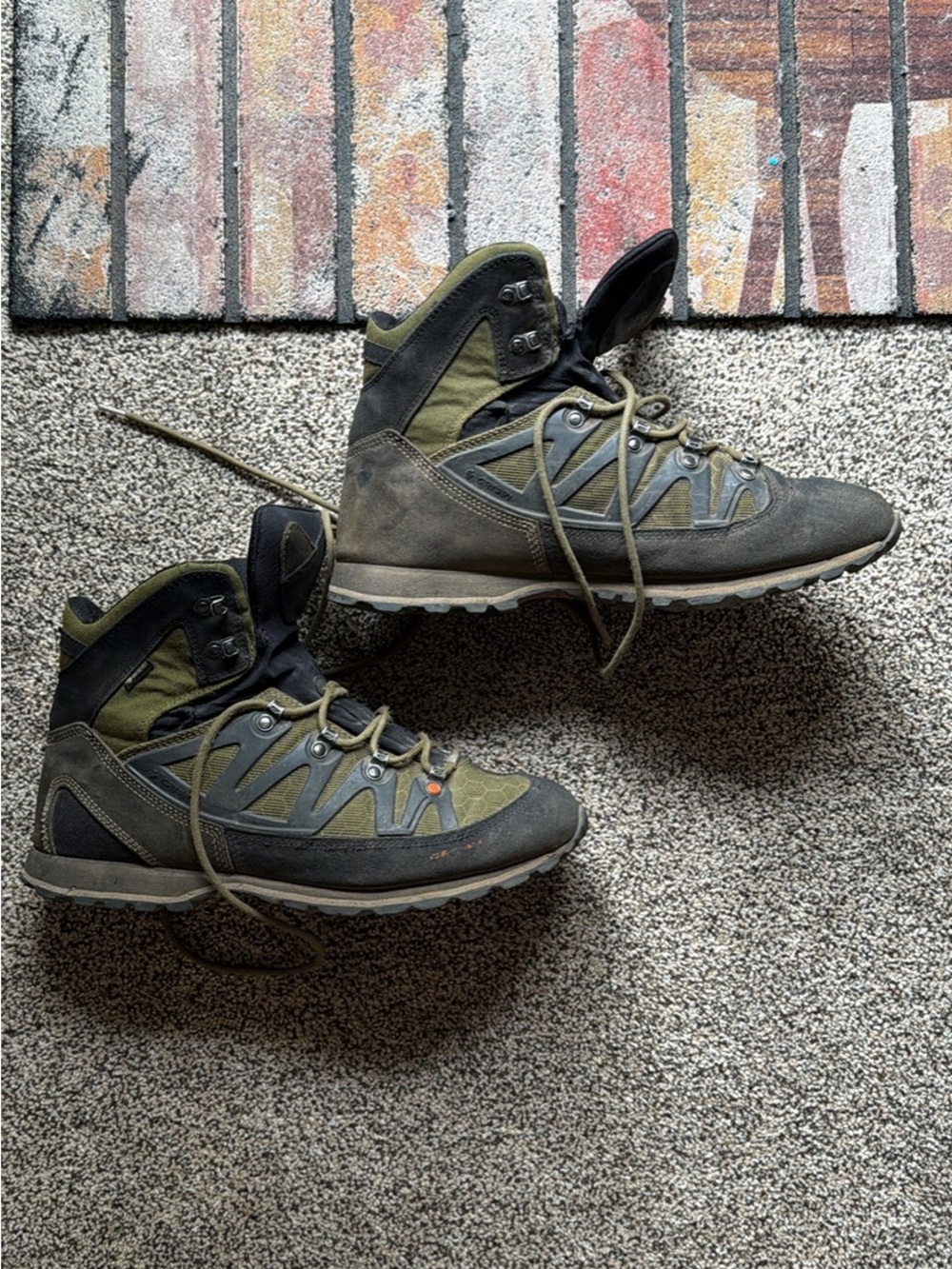 Men's Olive Green Hiking Boots with Black Trim - Rugged Trail Support
